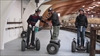 Så er mændene færdige med at køre på segway.