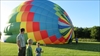 Nej, vi gider ikke kigge på dig mor - vi skal holde øje med ballonen.