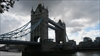 I dag er det sidste dag i London. De store kufferte står på Liverpool Street Station. Vi kan lige nå en sidste tur inden flyveturen går hjemad.
Her er vi ved Tower Bridge.